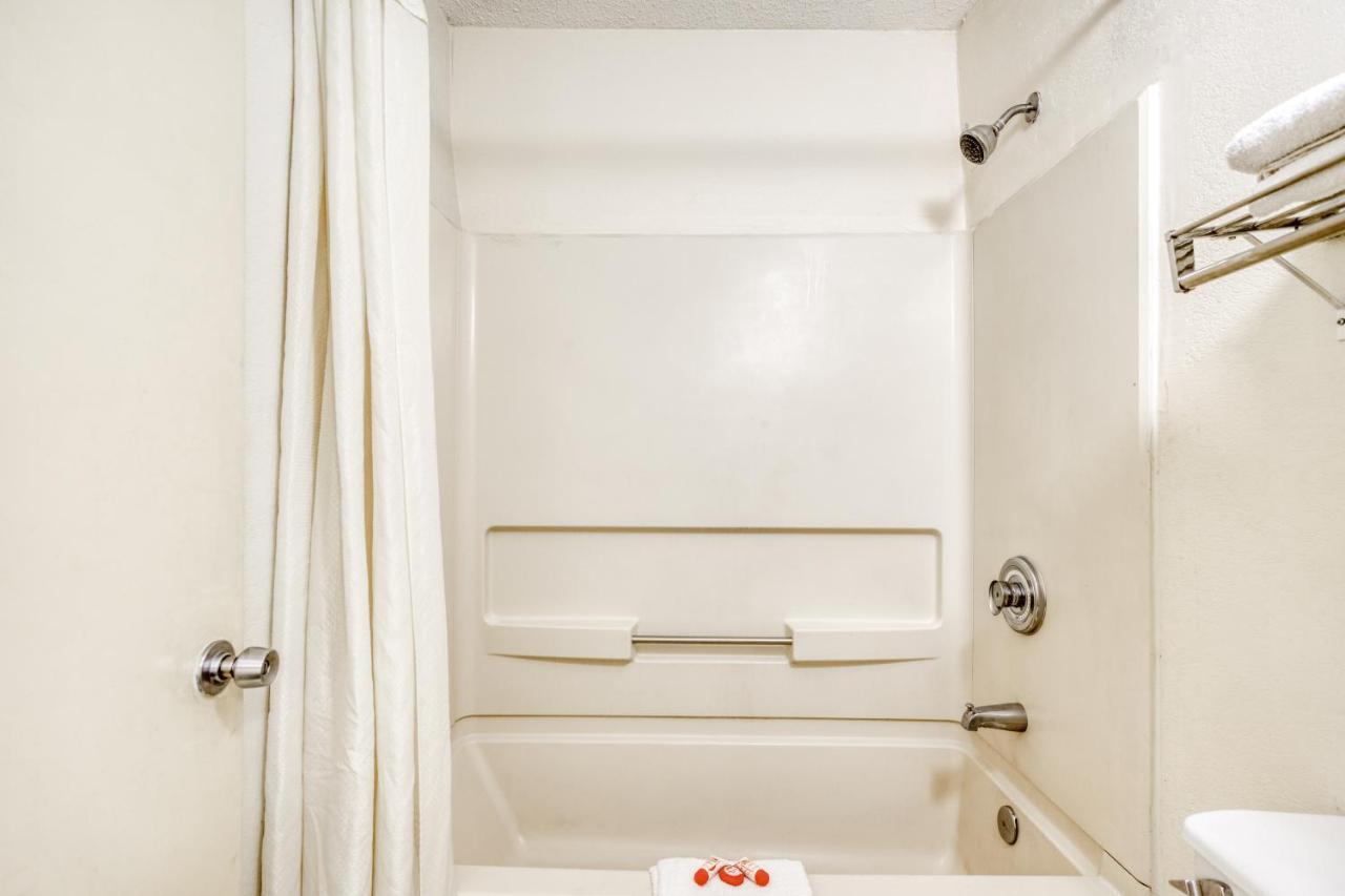 Hotel Walterboro Southwest Екстериор снимка