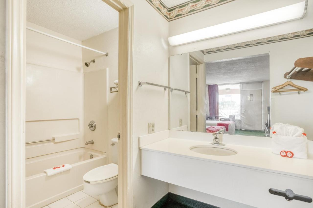 Hotel Walterboro Southwest Екстериор снимка